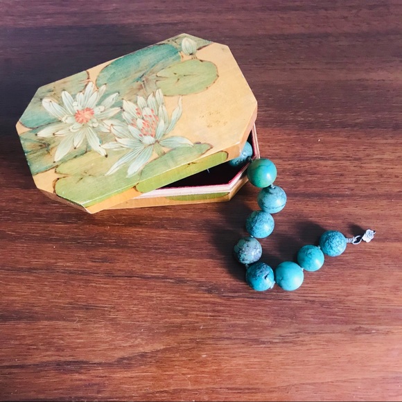 Vintage hand painted Chinese water Lilly wood box - Picture 9 of 12